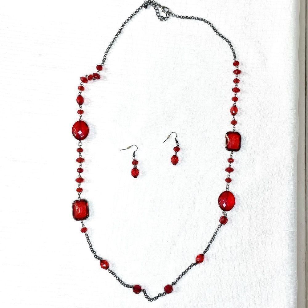 Necklace Earring Set Red resin Beads Stones Gunmetal Chain Matching